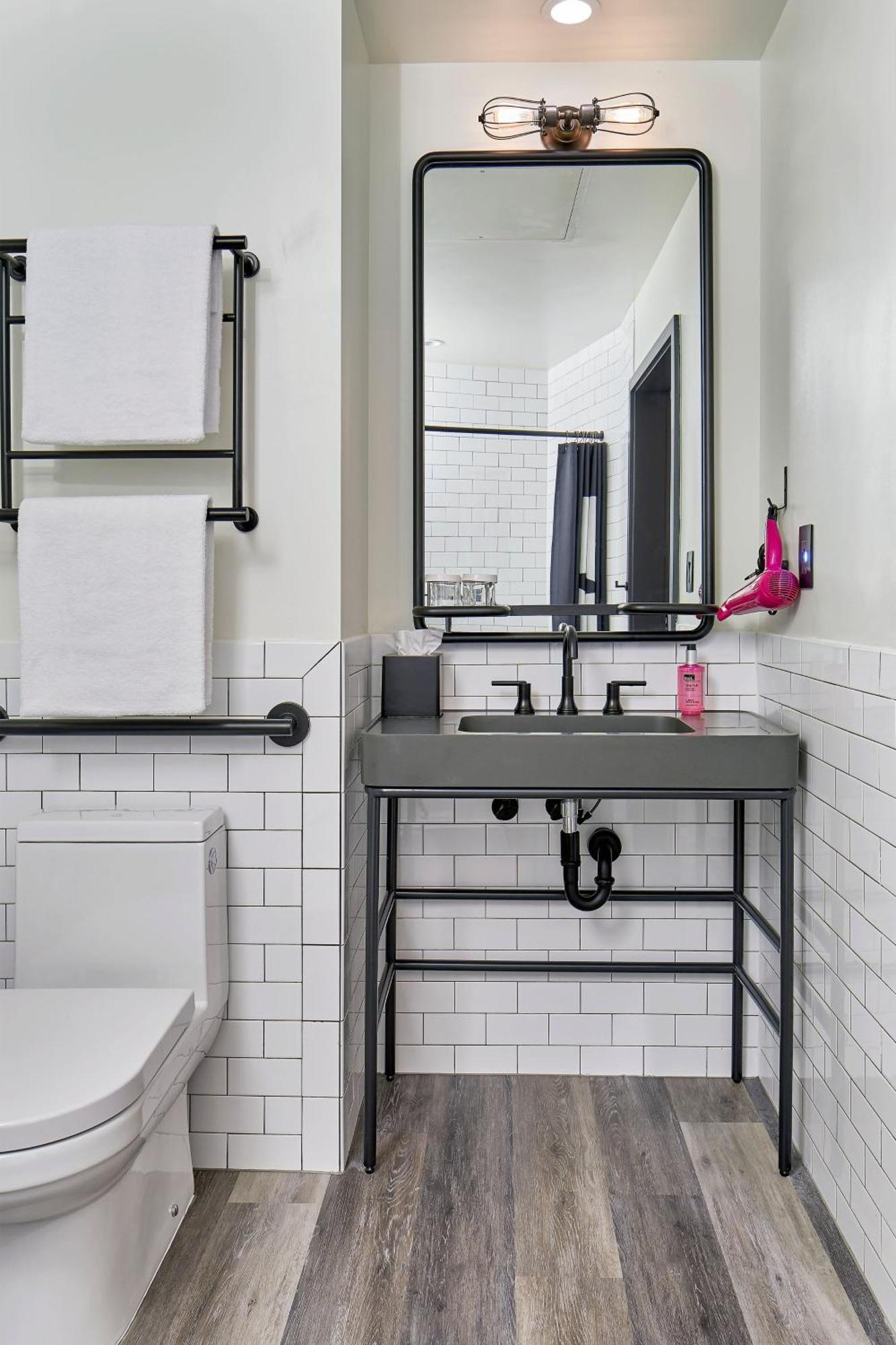 Moxy Short North Hotel